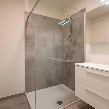 Brand New In The Centre Near The 公寓 *