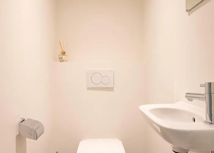 Brand New In The Centre Near The * オステンド